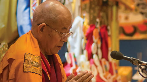 "Khenchen Pema Sherab Rinpoche: die Wichtigkeit und Bedeutung der Errichtung eines Stupas  "